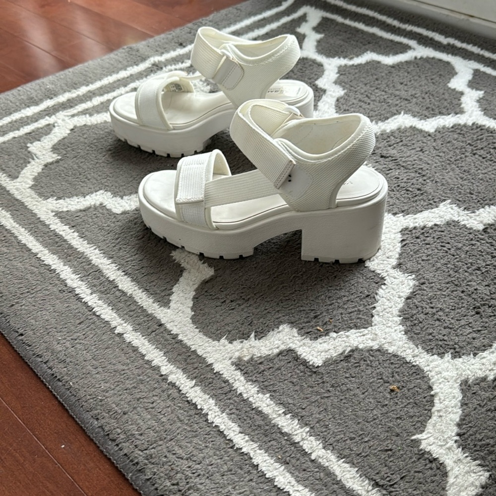 Super cute sandals